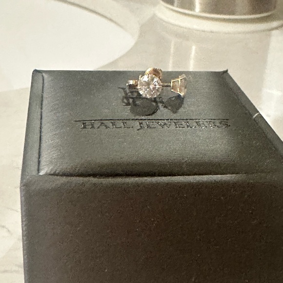 1.5 carat earringsgs - Picture 2 of 3